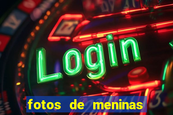 fotos de meninas de cabelo cacheado no espelho