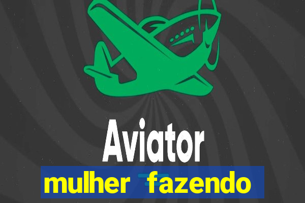 mulher fazendo strip tease
