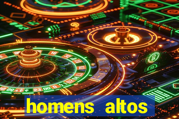 homens altos sarados pelados