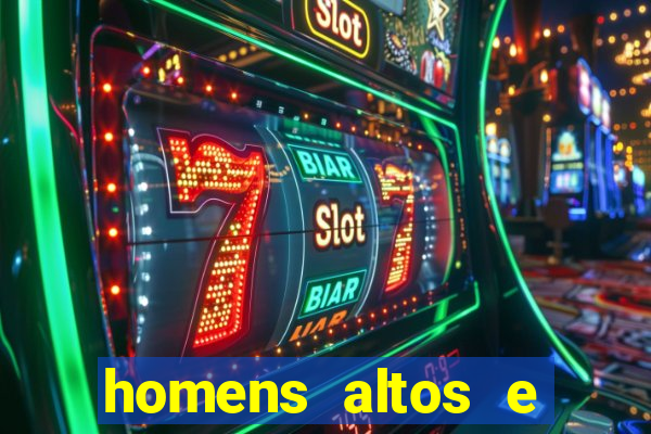 homens altos e sarados pelados