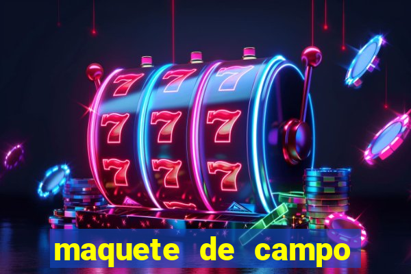 maquete de campo de futebol com material reciclavel