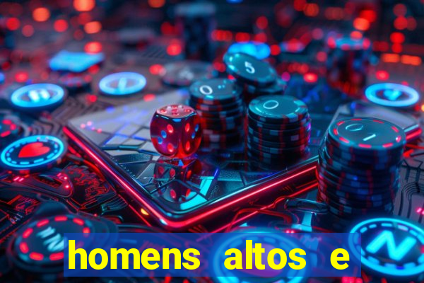 homens altos e magros pelados